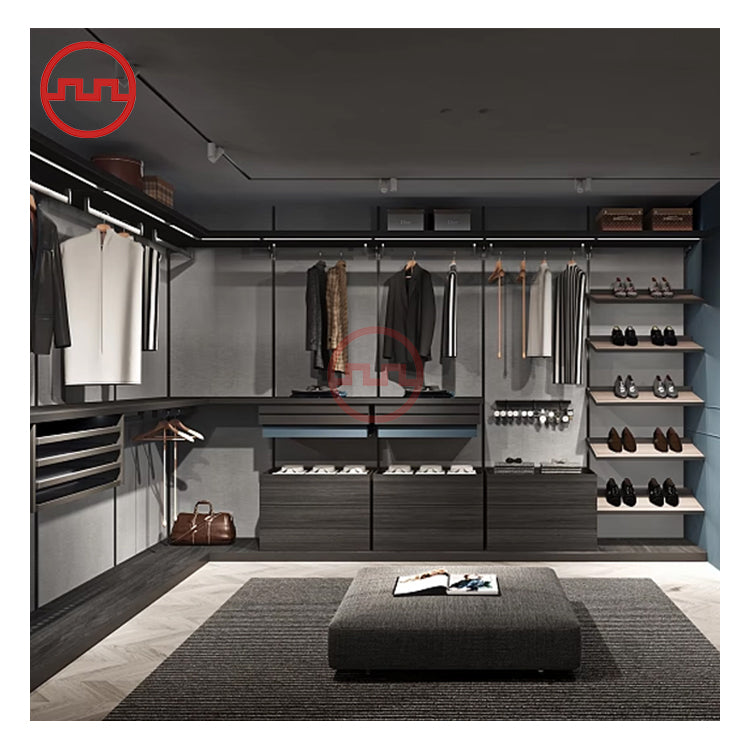 خزائن ملابس إيطالية فاخرة مفتوحة مثبتة على الحائط بملف من الألومنيوم